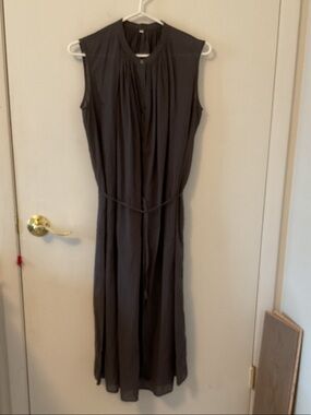 Uniqlo Sleeveless Midi Dress in Dark Gray